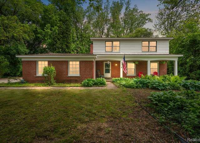 Property at 335 Douglas Dr, Bloomfield Hills, MI 48304, 4 beds, 2.5 baths
