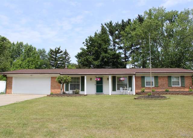 Property at 4037 Sandy Creek Dr, Shelby Twp, MI 48316, 4 beds, 2 baths