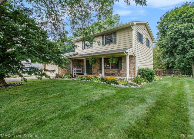 Property at 5555 Old Franklin Rd, Grand Blanc, MI 48439, 4 beds, 1.5 baths