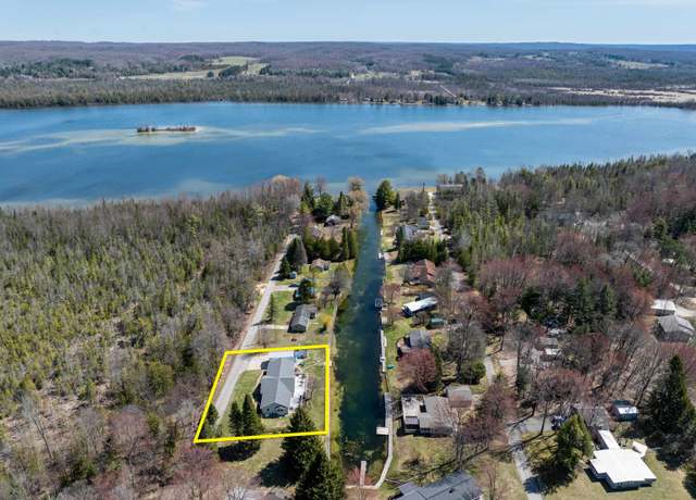 Property at 6001 N Silver Pines Dr, Bellaire, MI 49615, 3 beds, 2.5 baths