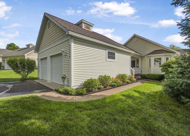Property at 2554 E Crown Dr, Garfield Charter Township, MI 49685, 3 beds, 2.5 baths