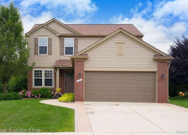 Property at 851 Deer Run Lake Rd, Holly, MI 48442, 4 beds, 3.5 baths
