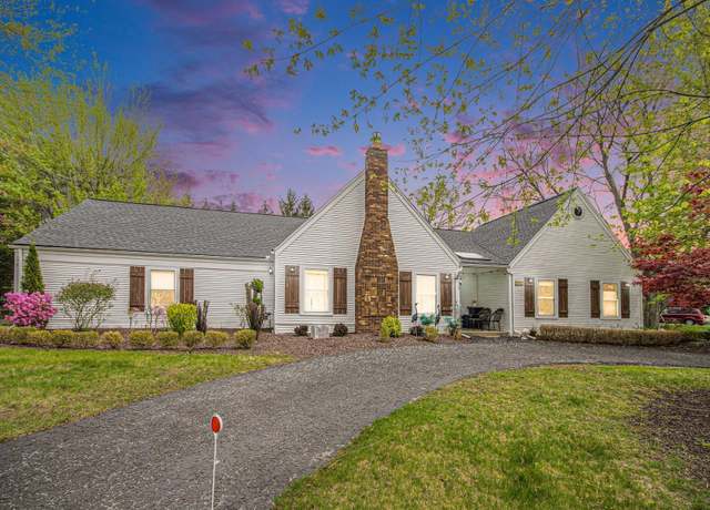Property at 33742 Oak Point Cir, Farmington Hills, MI 48331, 3 beds, 2.5 baths