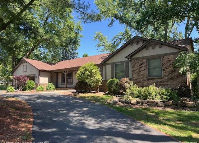Property at 5463 Greenfield Rd, Brighton, MI 48114, 4 beds, 2.5 baths