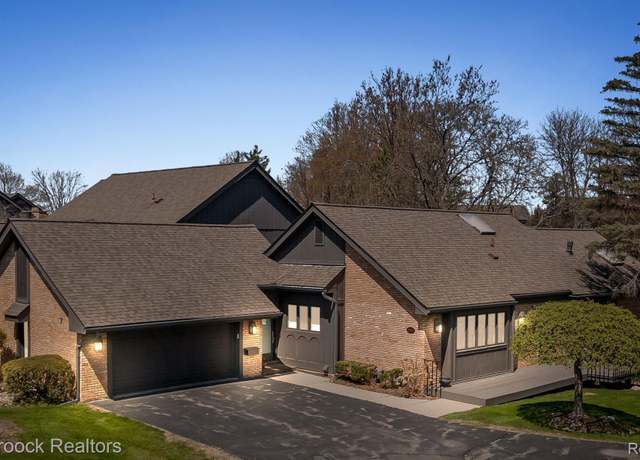 Property at 1920 Pine Ridge Ln, Bloomfield Hills, MI 48302, 3 beds, 2.5 baths