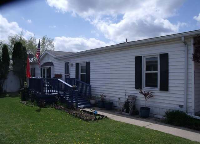 Property at 48606 Lakeview Cir, Shelby Twp, MI 48317, 3 beds, 2 baths
