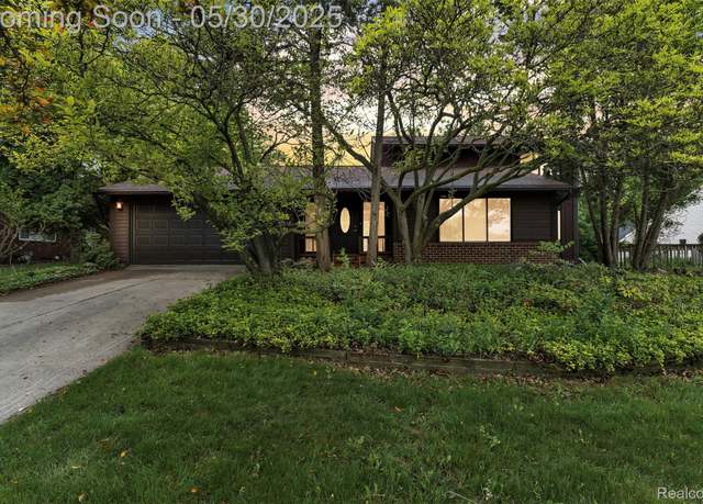Property at 5772 Perrytown Dr, West Bloomfield, MI 48322, 4 beds, 2.5 baths