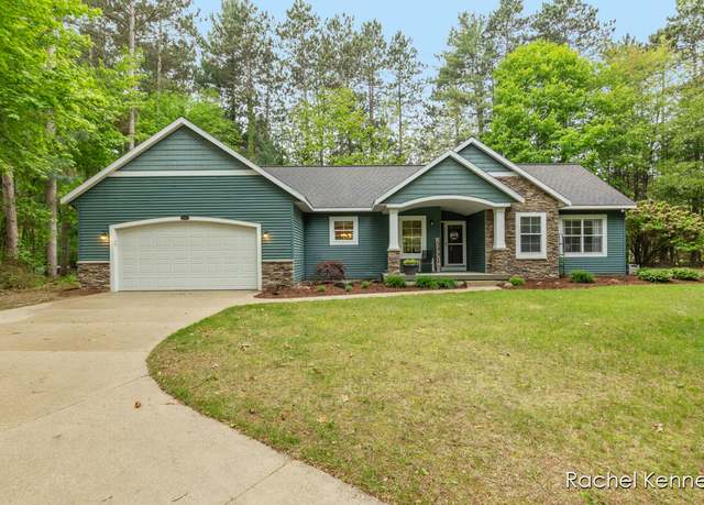 Property at 10637 Trailside Woods Dr NE, Rockford, MI 49341, 4 beds, 2.5 baths