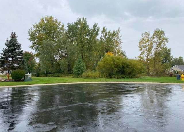 Property at 7105 Woods West Dr, Flushing, MI 48433