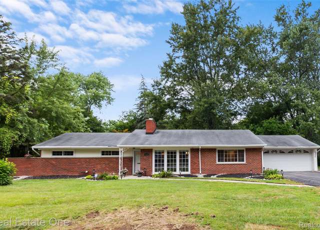 Property at 28257 New Castle Rd, Farmington, MI 48331, 3 beds, 2 baths