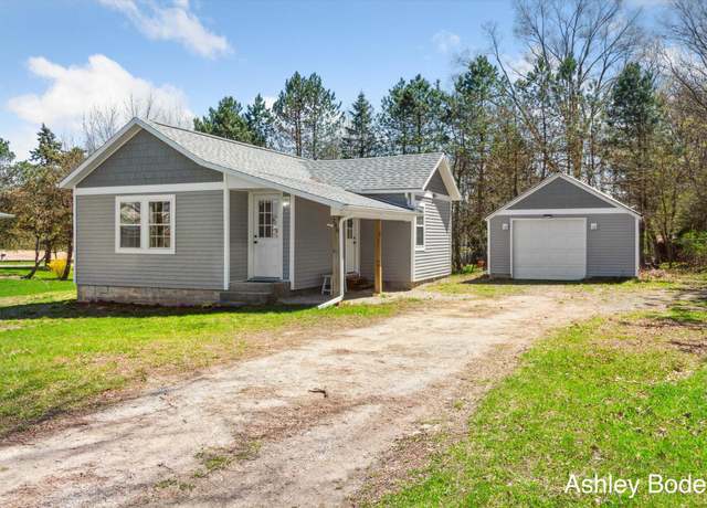 Property at 206 W 44th St, Fremont, MI 49412, 2 beds, 1 bath
