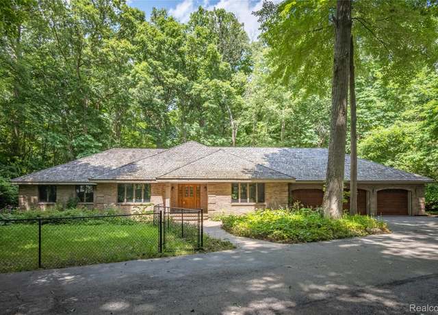 Property at 4352 Fenton Rd, Hartland, MI 48353, 4 beds, 3 baths
