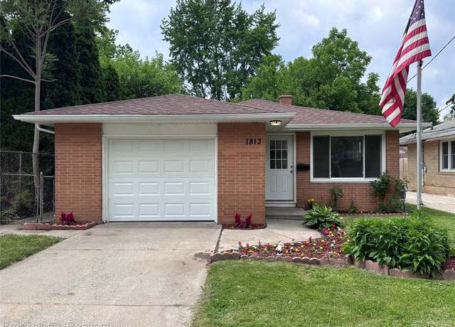Property at 1813 Oxford St, Saginaw, MI 48602, 2 beds, 1 bath