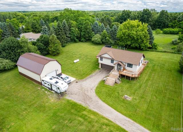 Property at 5401 Oakwood Rd, Ortonville, MI 48462, 3 beds, 2.5 baths