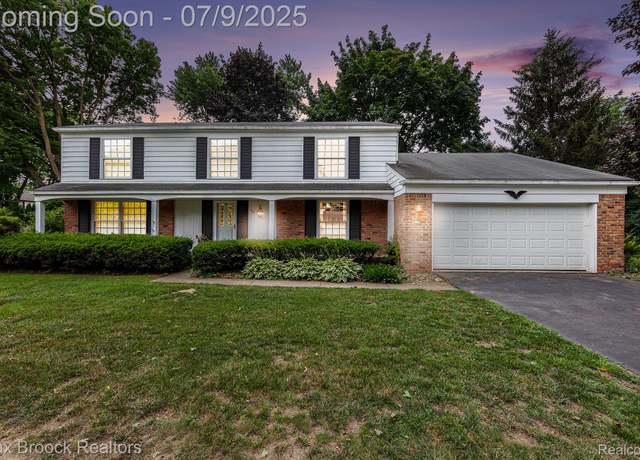 Property at 942 S Shady Hollow Cir, Bloomfield Hills, MI 48304, 4 beds, 2.5 baths
