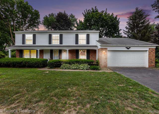 Property at 942 S Shady Hollow Cir, Bloomfield Hills, MI 48304, 4 beds, 2.5 baths