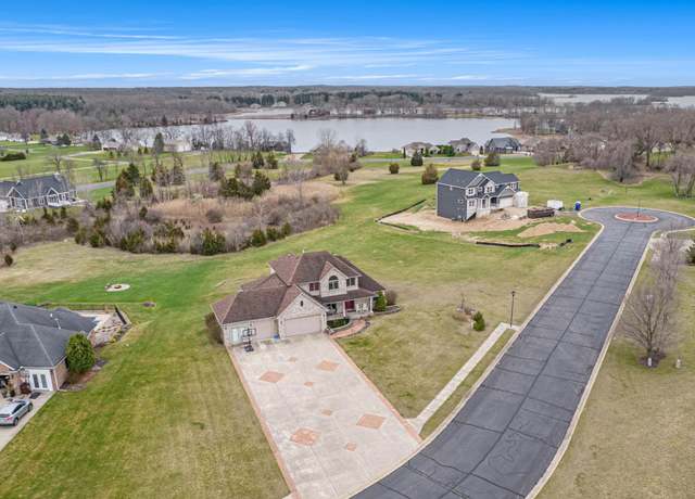 Property at 17 Coronado Dr, Jackson, MI 49201, 4 beds, 3.5 baths