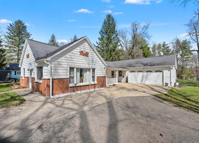 Property at 1320 Nazareth Rd, Kalamazoo, MI 49048, 3 beds, 1.5 baths