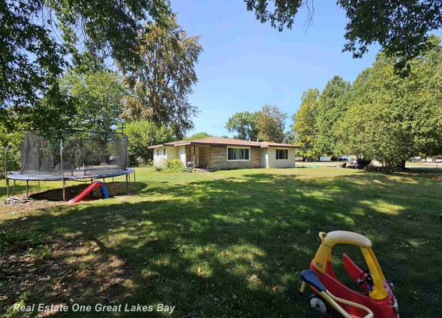 Property at 3810 Nicol Dr, Saginaw, MI 48601, 3 beds, 1 bath