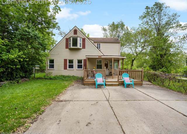 Property at 128 Leeds St, Novi, MI 48390, 3 beds, 2 baths