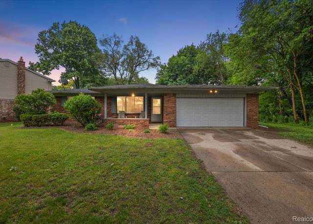 Property at 1462 Three Lakes Dr, Rochester, MI 48085, 4 beds, 2 baths