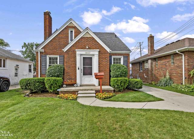 Property at 1857 Roslyn Rd, Grosse Pointe Woods, MI 48236, 3 beds, 1 bath