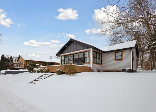 Property at 24112 N Shore Dr, Edwardsburg, MI 49112, 3 beds, 2.5 baths