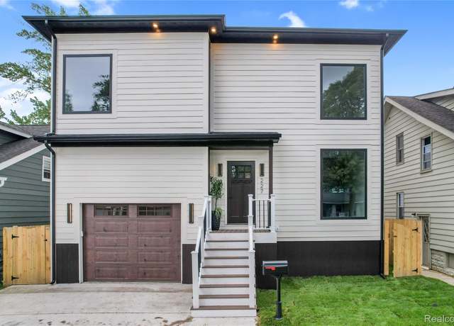 Property at 227 W Houstonia Ave, Royal Oak, MI 48073, 4 beds, 5.5 baths