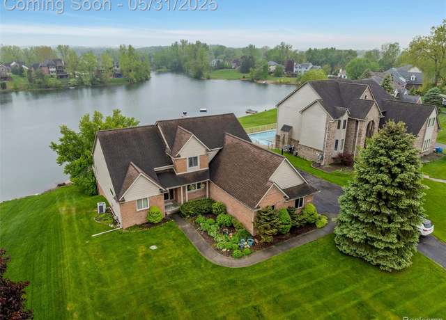 Property at 4470 Coastal Pkwy, White Lake, MI 48386, 4 beds, 3.5 baths