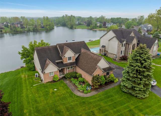 Property at 4470 Coastal Pkwy, White Lake, MI 48386, 4 beds, 3.5 baths