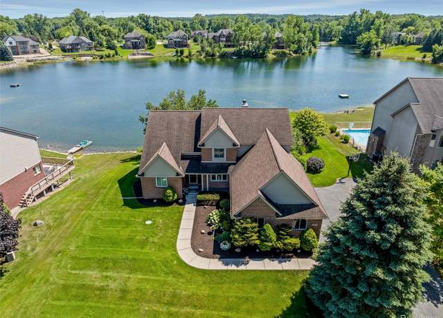 Property at 4470 Coastal Pkwy, White Lake, MI 48386, 4 beds, 3.5 baths