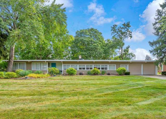 Property at 30560 Northgate Dr, Southfield, MI 48076, 3 beds, 1.5 baths