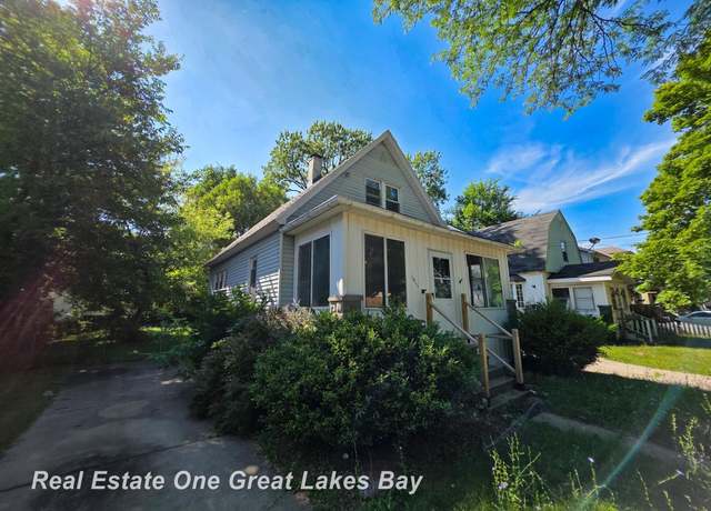 Property at 1411 N Clinton St, Saginaw, MI 48602, 3 beds, 1 bath