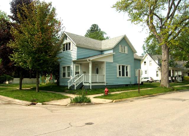 Property at 602 Fairview Ave, Manistee, MI 49660, 3 beds, 1.5 baths