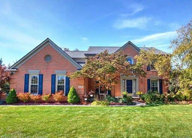 Property at 46740 Club Ct, Canton, MI 48188, 4 beds, 3.5 baths