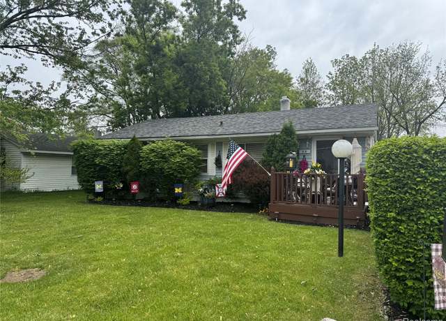 Property at 88 N Astor St, Pontiac, MI 48342, 3 beds, 1 bath