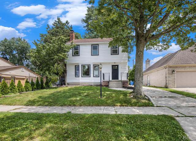 Property at 1812 Kinmore St, Dearborn Heights, MI 48127, 3 beds, 2.5 baths