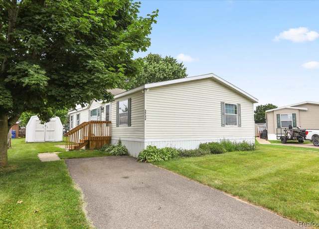 Property at 3710 Elm Court Ct, Clarkston, MI 48348, 3 beds, 2 baths