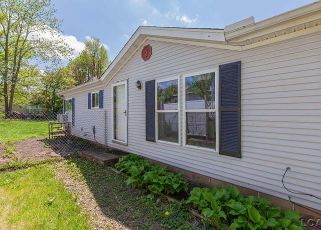 Property at 943 Howell Ave, Adrian, MI 49221, 3 beds, 2 baths