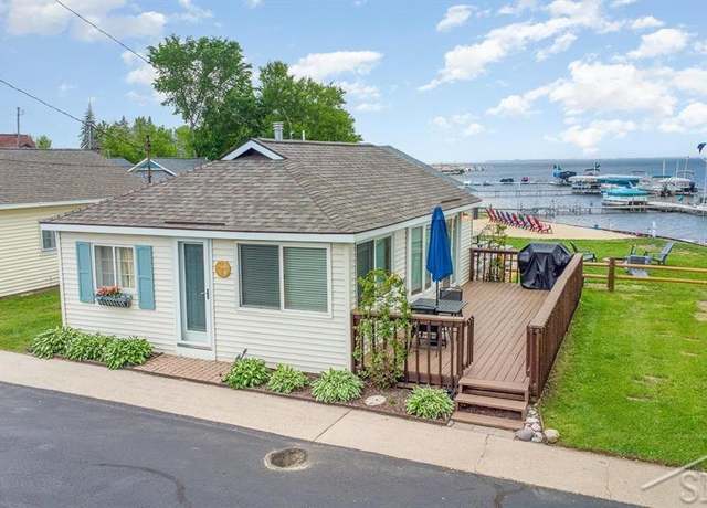 Property at 6276 W Houghton Lake Dr, Houghton Lake, MI 48629, 2 beds, 1 bath