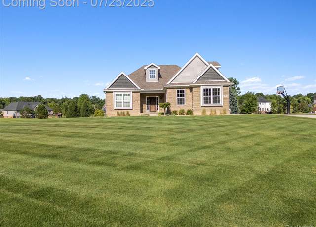 Property at 149 W Auburn Trl, Brighton, MI 48114, 3 beds, 2.5 baths