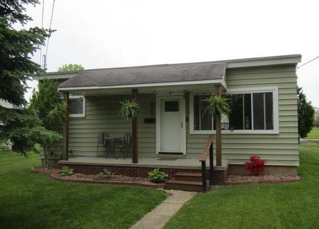 Property at 429 N Chipman St, Owosso, MI 48867, 2 beds, 1 bath