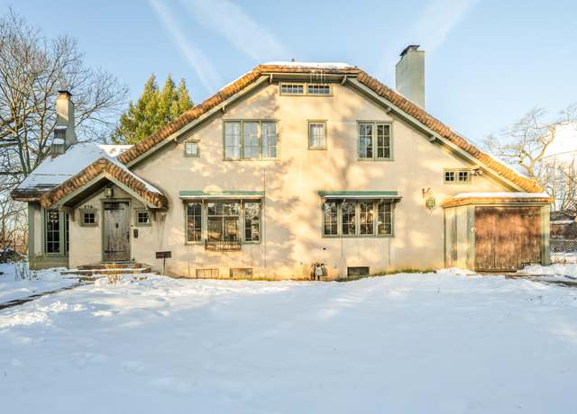 Property at 576 Colfax Ave, Benton Harbor, MI 49022, 4 beds, 2.5 baths