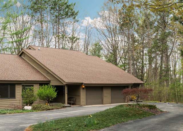 Property at 6307 Summit Ct, Traverse City, MI 49686, 2 beds, 2.5 baths