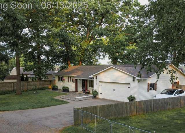 Property at 3965 Midland Rd E, Waterford, MI 48329, 3 beds, 2 baths