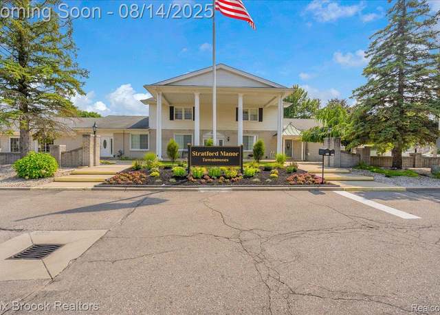 Property at 172 Longford Dr, Rochester Hills, MI 48309, 2 beds, 2.5 baths