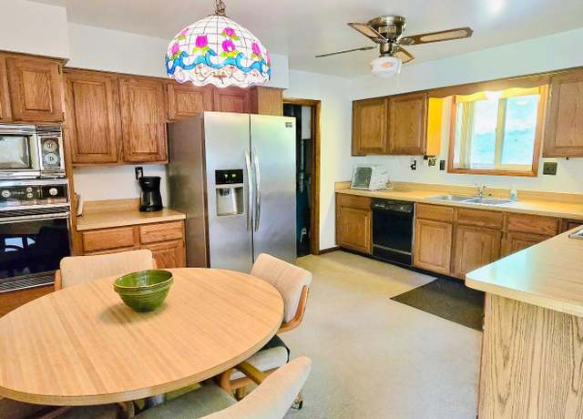 Property at 11315 Hillside, Pinckney, MI 48169, 2 beds, 1 bath