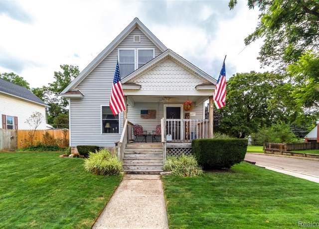 Property at 847 N Main St, Lapeer, MI 48446, 4 beds, 2 baths