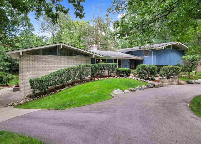 Property at 2600 S Christian Hills Dr, Rochester Hills, MI 48309, 4 beds, 3.5 baths