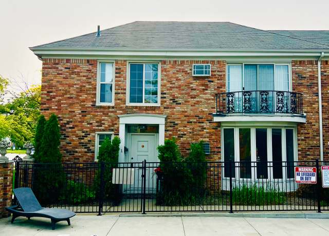 Property at 2356 W 14 Mile Rd, Royal Oak, MI 48073, 3 beds, 2.5 baths